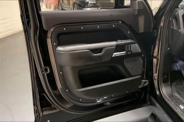 2023 Land Rover Defender L663 - Image 25 of 31