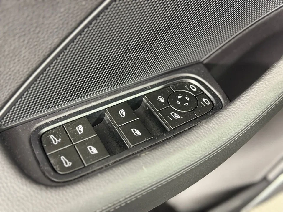 2023 Porsche 971 Panamera - Image 16 of 30