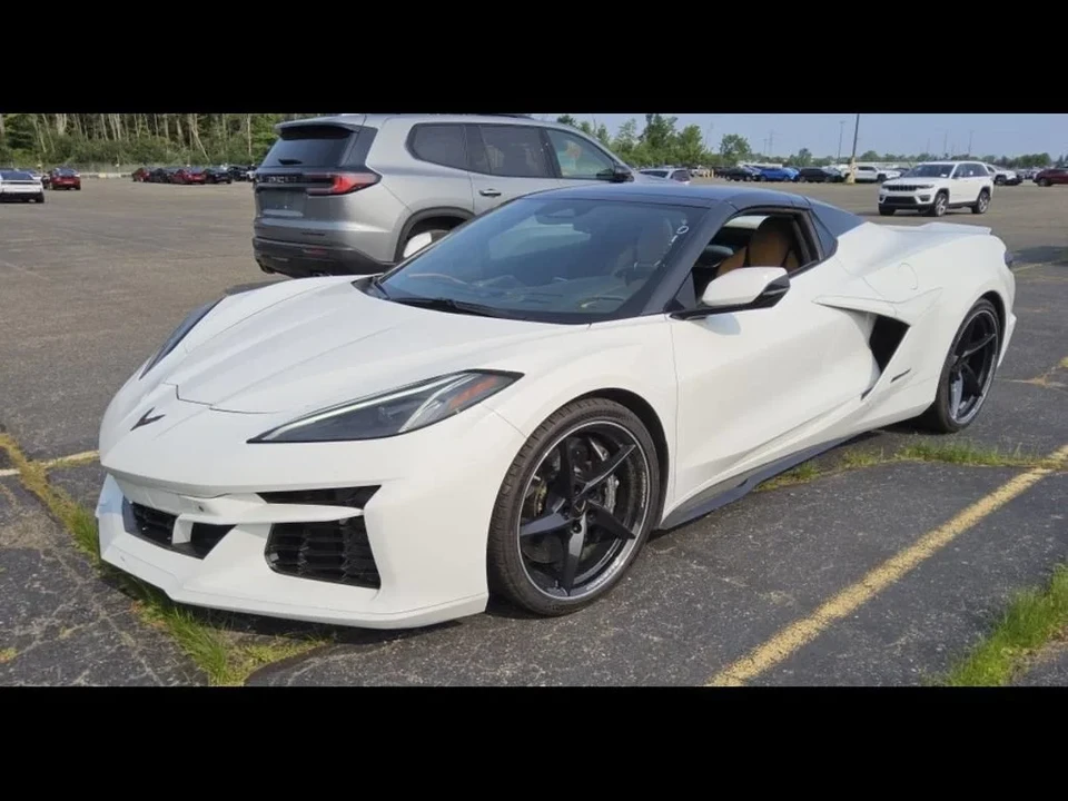 2024 Chevrolet Corvette C8 E-Ray - Image 2 of 10