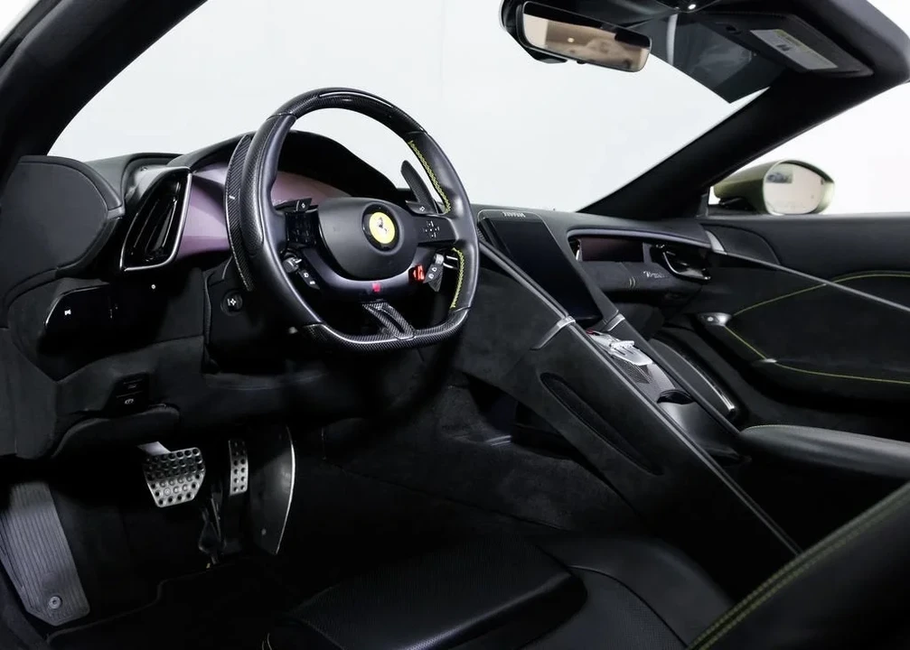 2024 Ferrari Roma Spider - Image 29 of 31