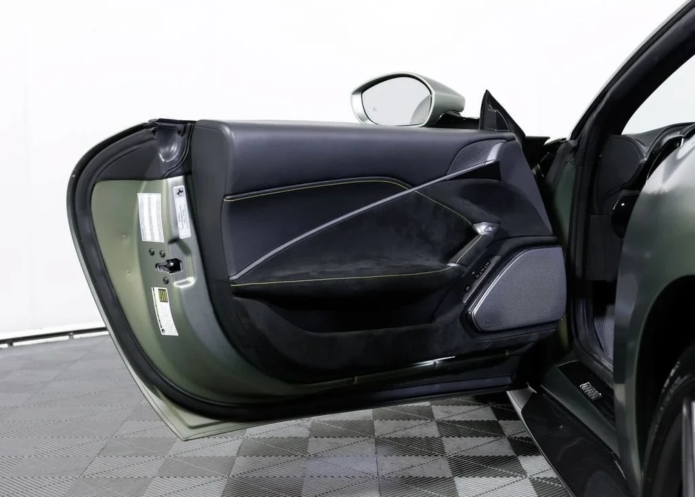 2024 Ferrari Roma Spider - Image 30 of 31