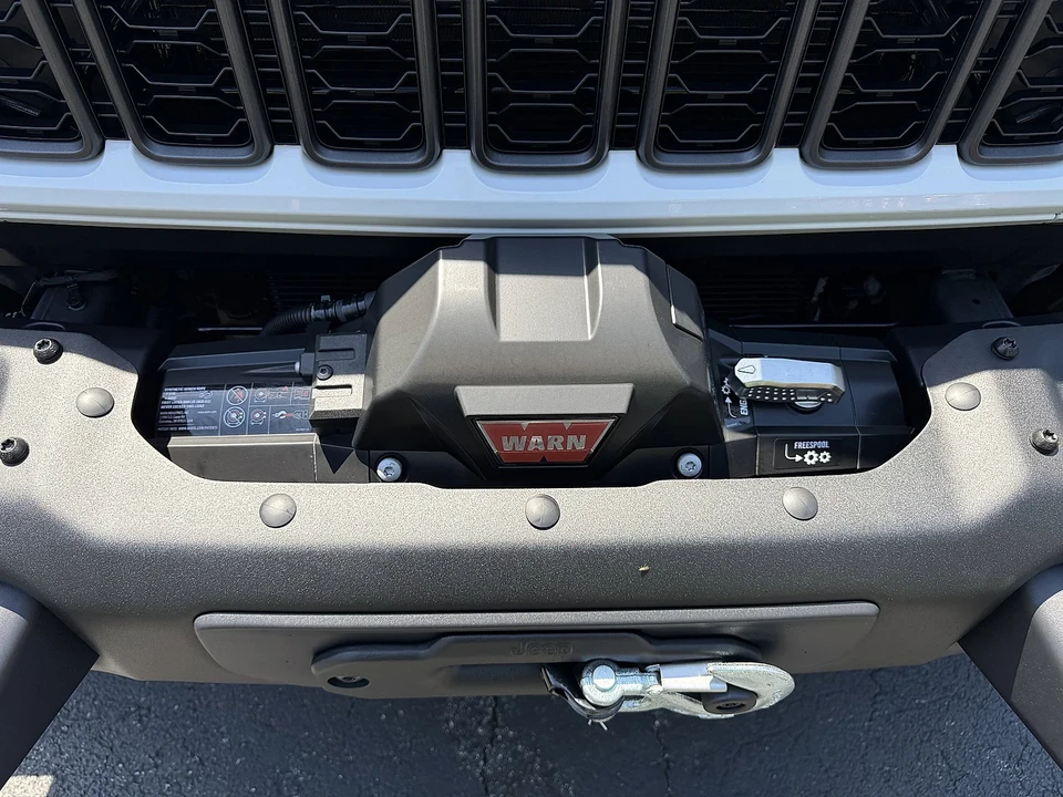 2024 Jeep JL Wrangler - Image 15 of 31