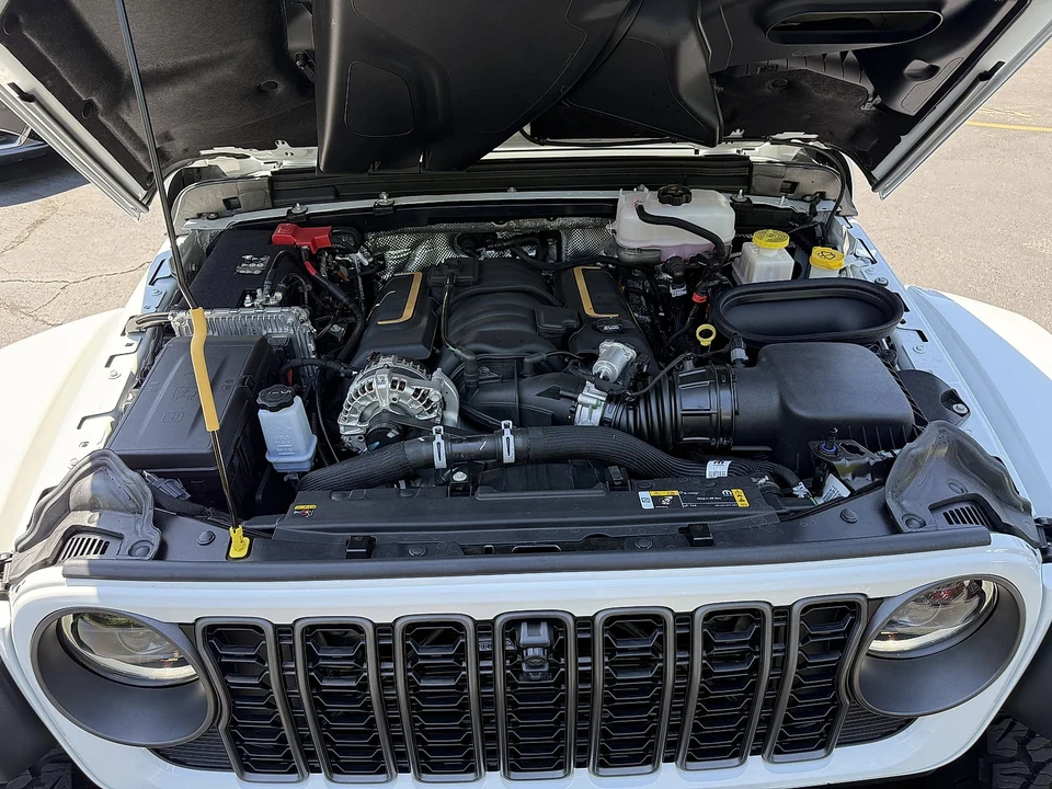 2024 Jeep JL Wrangler - Image 17 of 31