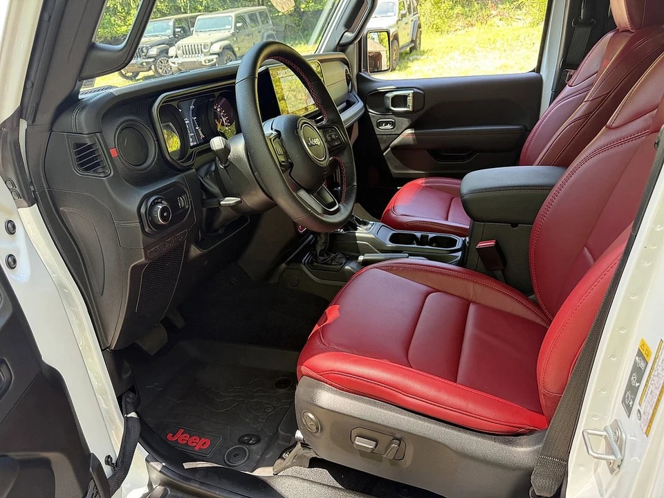 2024 Jeep JL Wrangler - Image 20 of 31