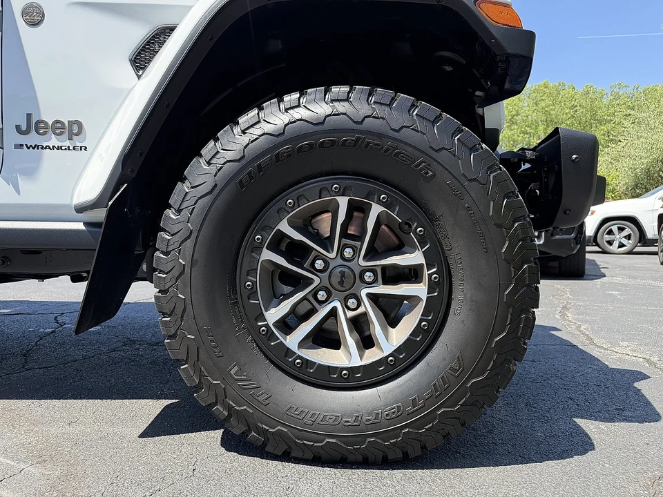 2024 Jeep JL Wrangler - Image 8 of 31