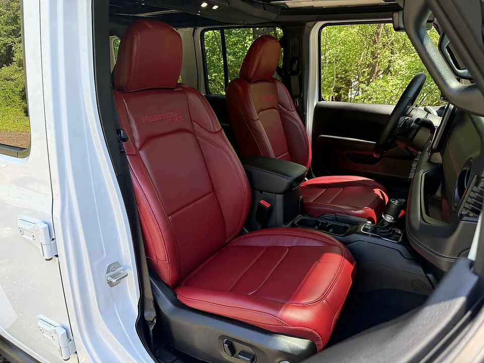 2024 Jeep JL Wrangler - Image 25 of 31