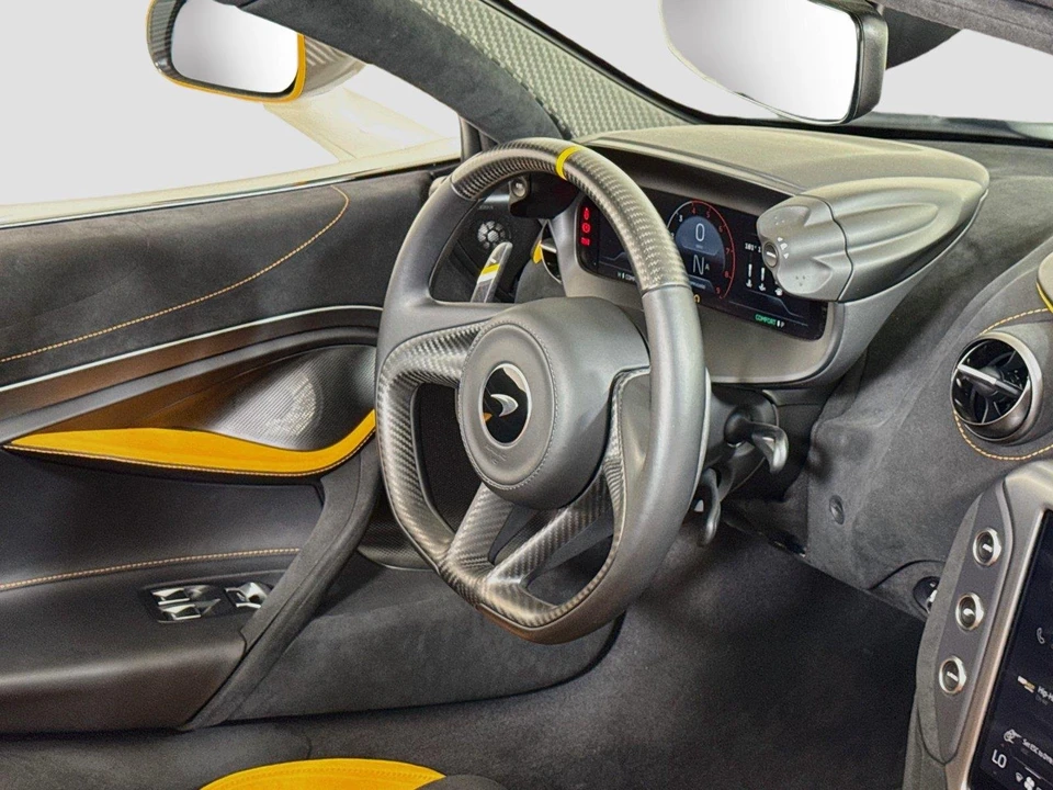 2024 McLaren 750S Spider - Image 28 of 31