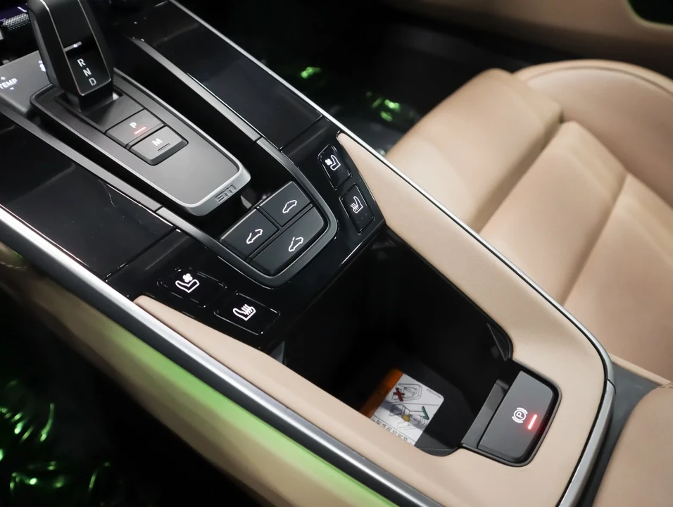 2024 Porsche 992 Carrera 4S - Image 17 of 31