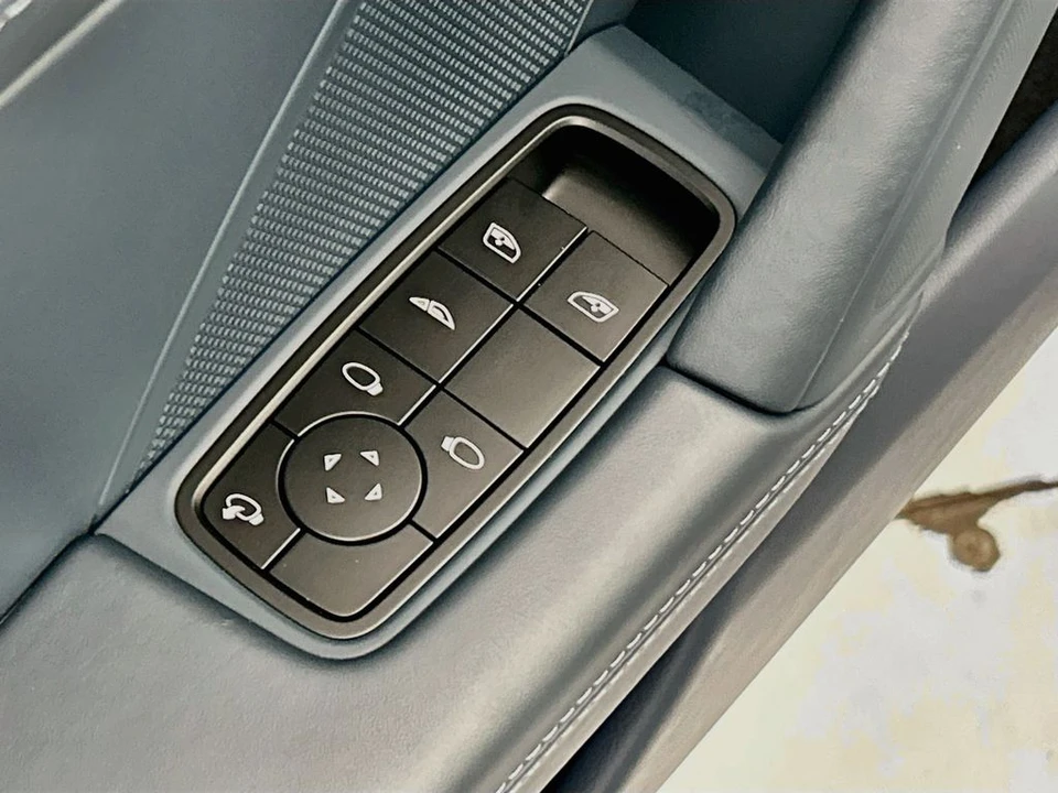 2024 Porsche 992 Carrera - Image 22 of 31