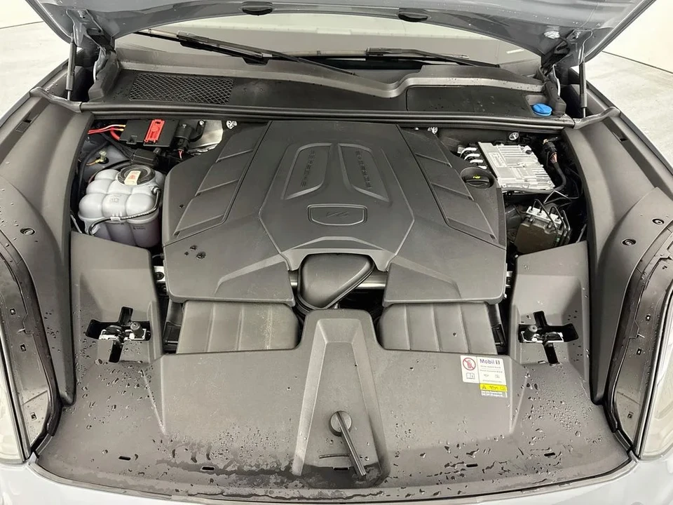 2024 Porsche 9Y0/9Y3 Cayenne Coupe - Image 31 of 31