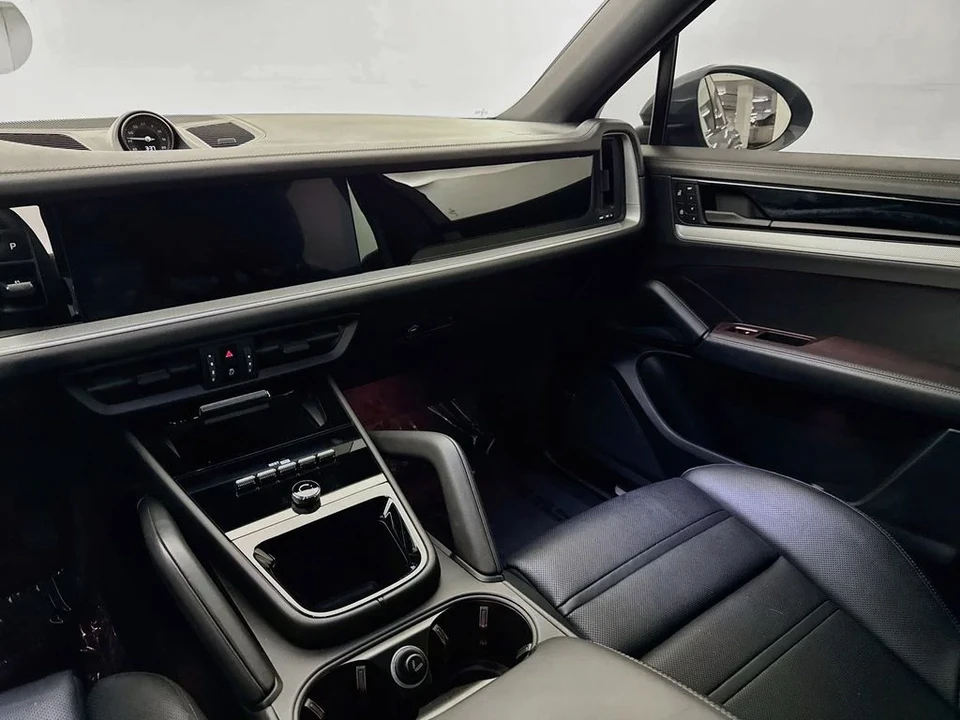 2024 Porsche 9Y0/9Y3 Cayenne Coupe - Image 24 of 31