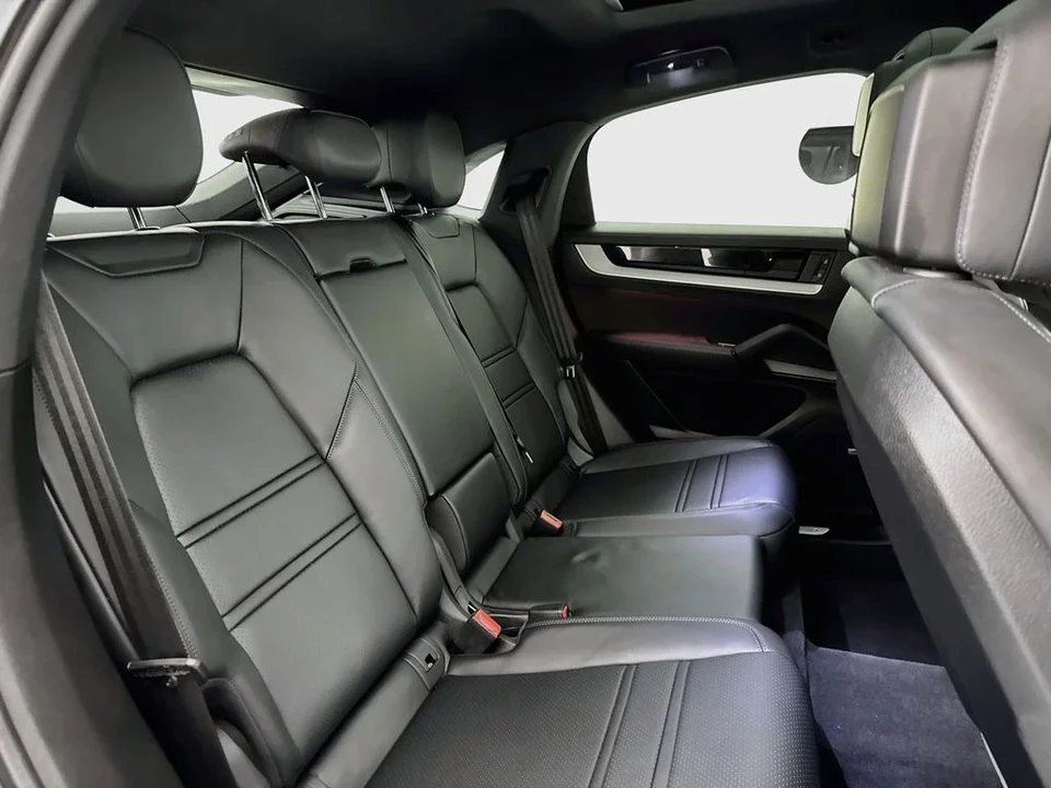 2024 Porsche 9Y0/9Y3 Cayenne Coupe - Image 28 of 31