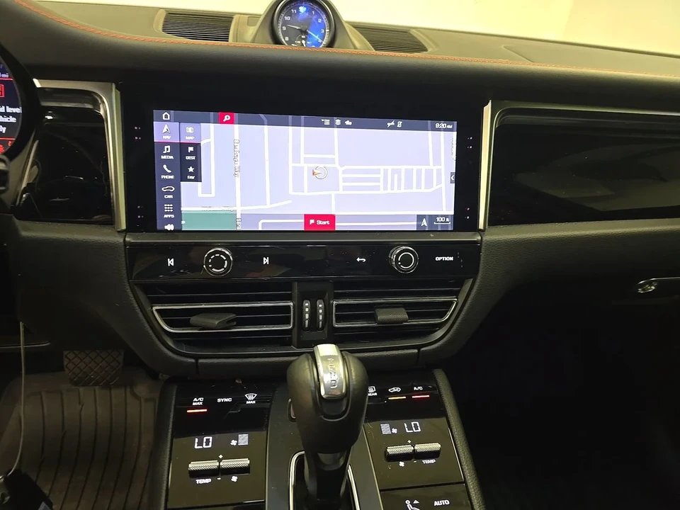 2024 Porsche Macan - Image 8 of 10