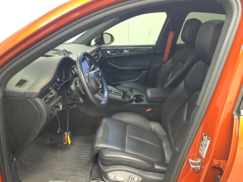 2024 Porsche Macan - Image 6 of 10