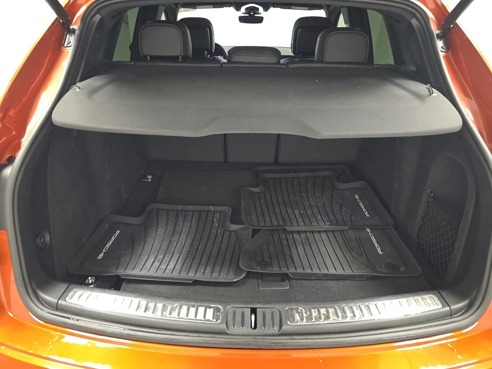 2024 Porsche Macan - Image 10 of 10