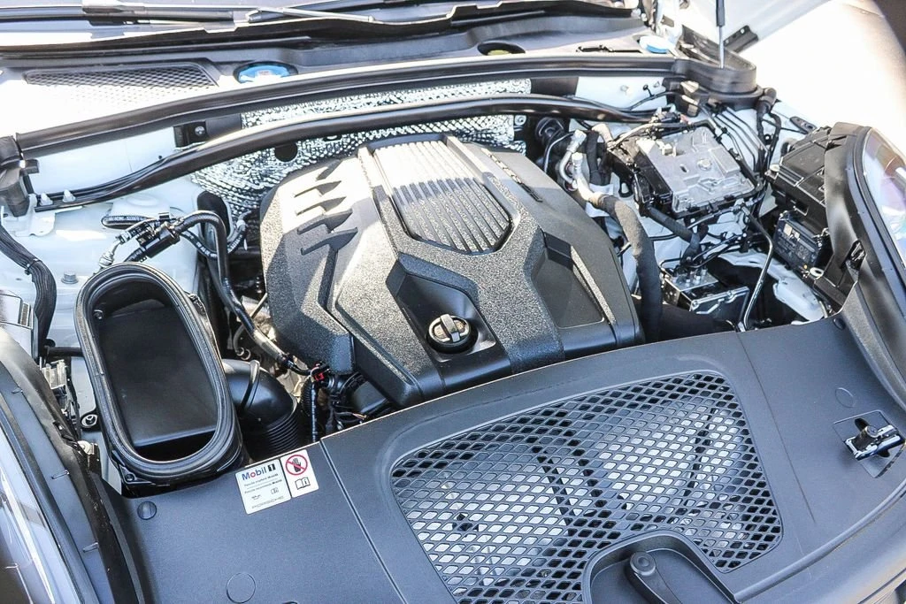 2024 Porsche Macan - Image 26 of 27