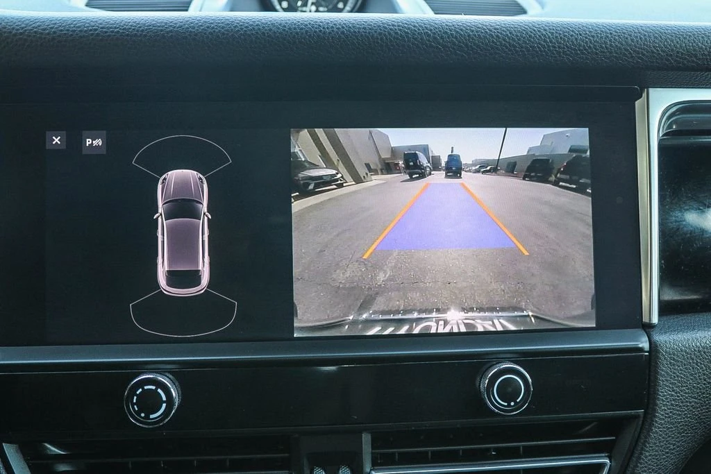 2024 Porsche Macan - Image 21 of 27