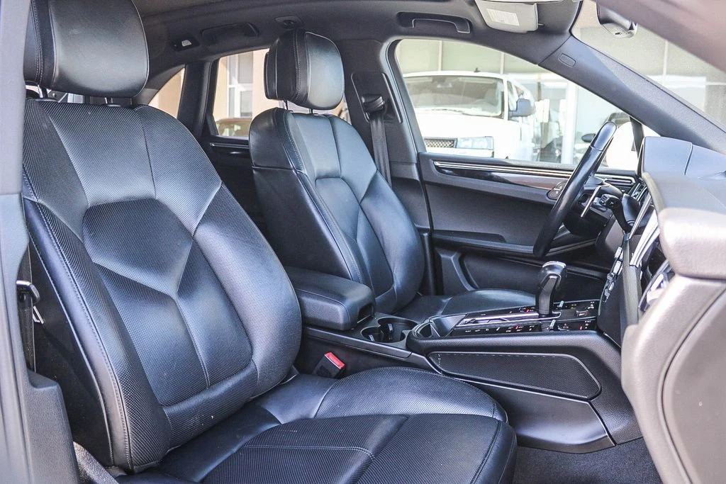 2024 Porsche Macan - Image 16 of 27