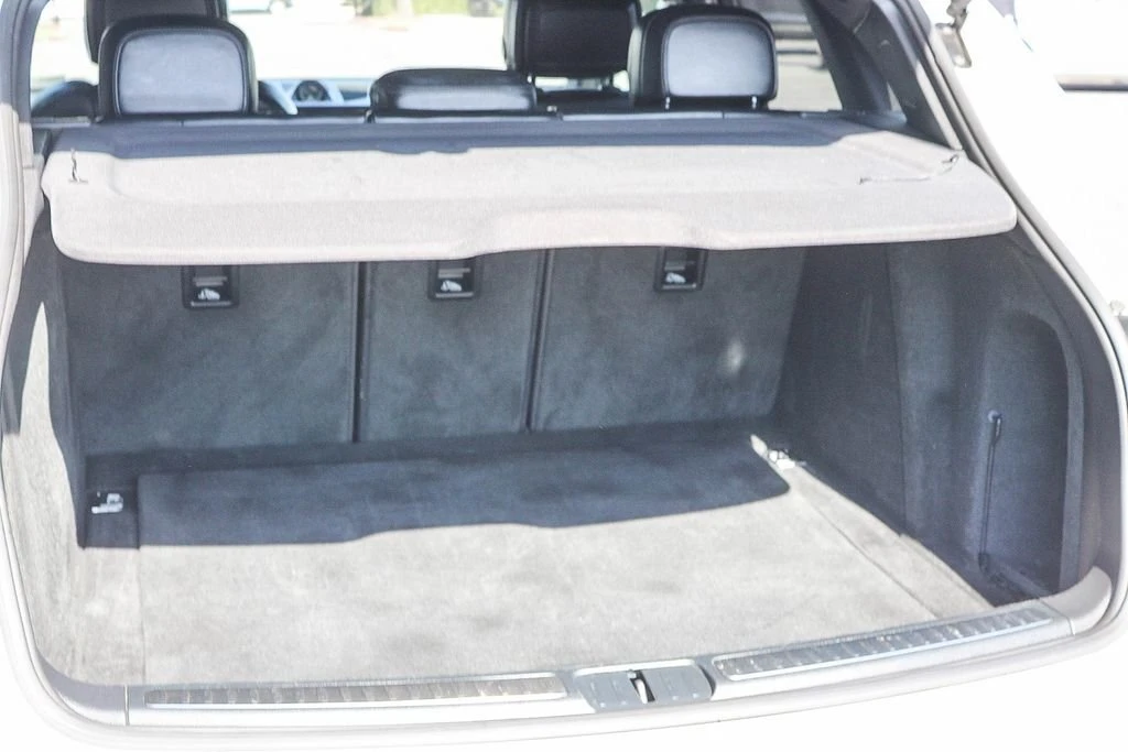 2024 Porsche Macan - Image 25 of 27