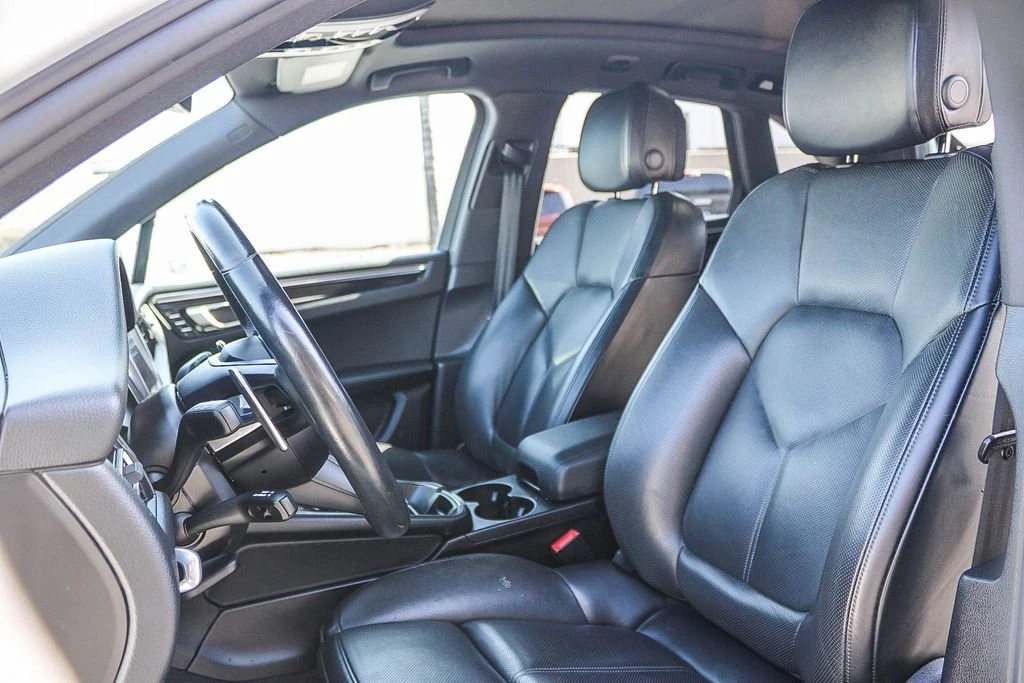 2024 Porsche Macan - Image 17 of 27