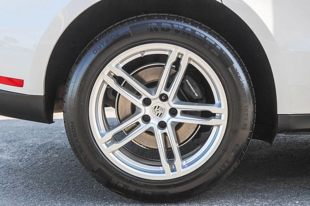 2024 Porsche Macan - Image 10 of 27