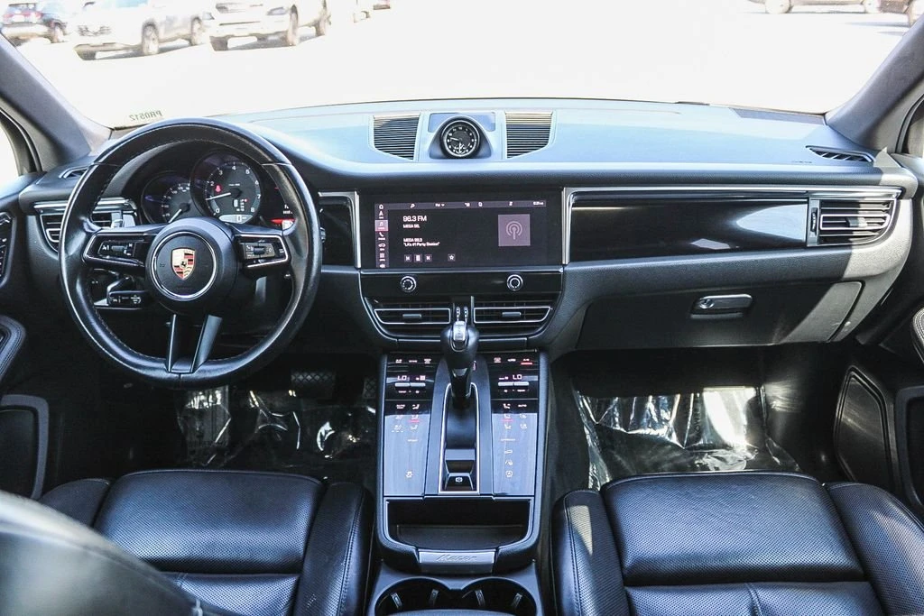2024 Porsche Macan - Image 12 of 27