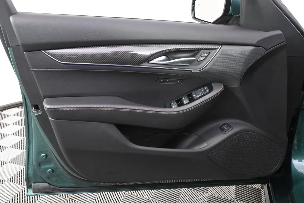 2025 Cadillac CT5-V - Image 24 of 31
