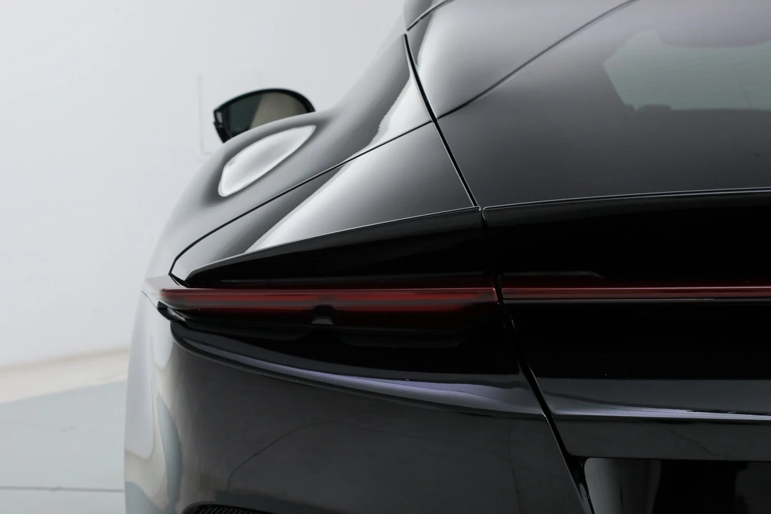 2025 Ferrari 12Cilindri - Image 15 of 31