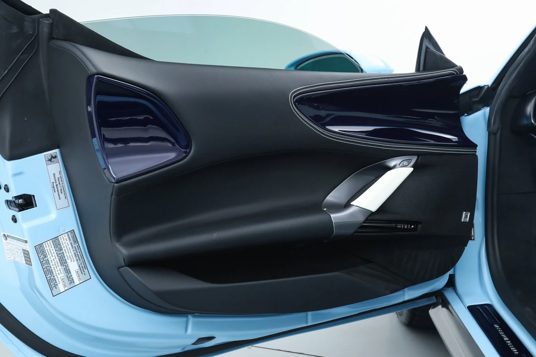 2025 Ferrari SF90 Spider - Image 26 of 31