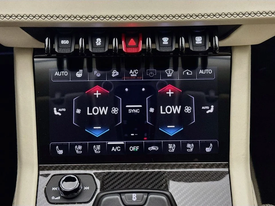 2025 Lamborghini Urus SE - Image 16 of 31