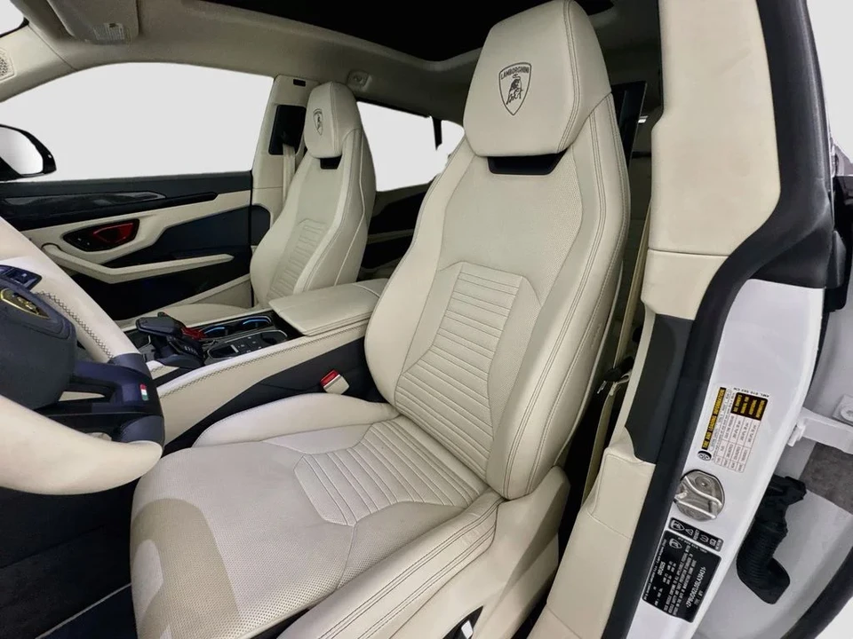 2025 Lamborghini Urus SE - Image 22 of 31