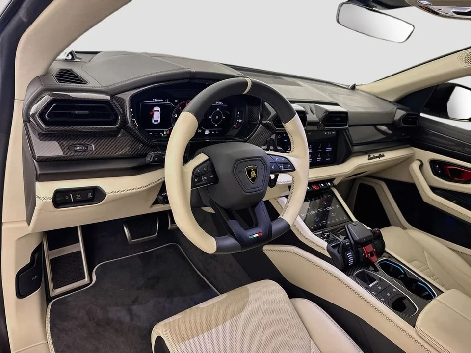 2025 Lamborghini Urus SE - Image 9 of 31