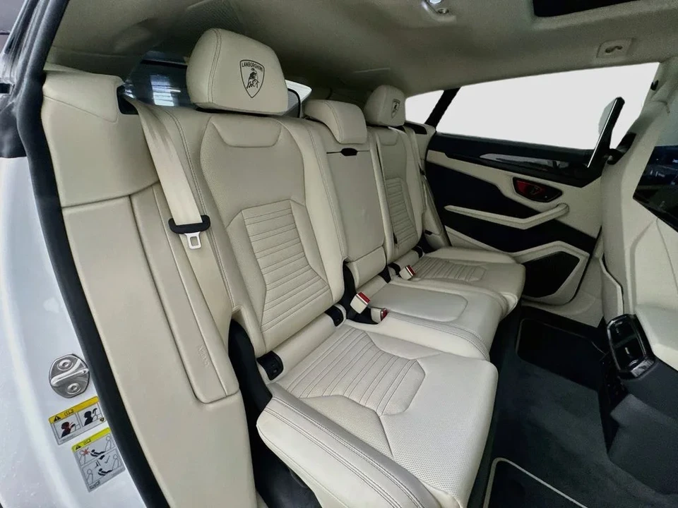 2025 Lamborghini Urus SE - Image 30 of 31