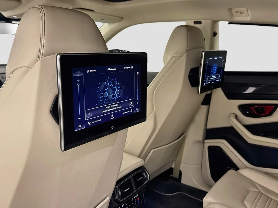 2025 Lamborghini Urus SE - Image 27 of 31
