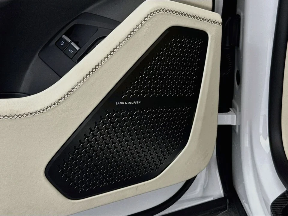 2025 Lamborghini Urus SE - Image 19 of 31