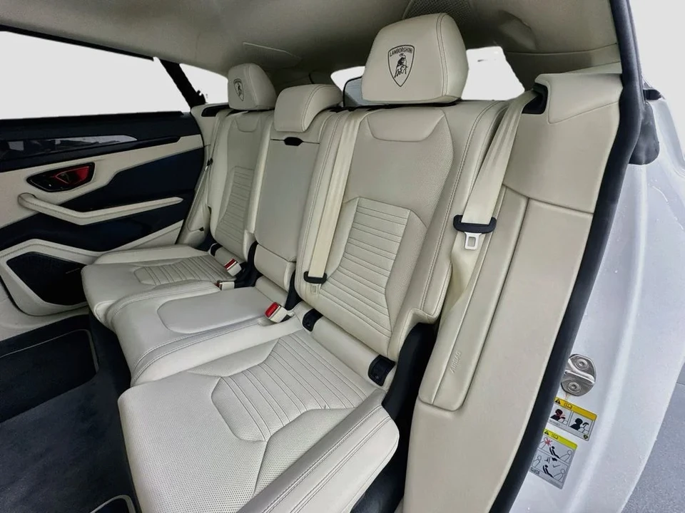 2025 Lamborghini Urus SE - Image 26 of 31