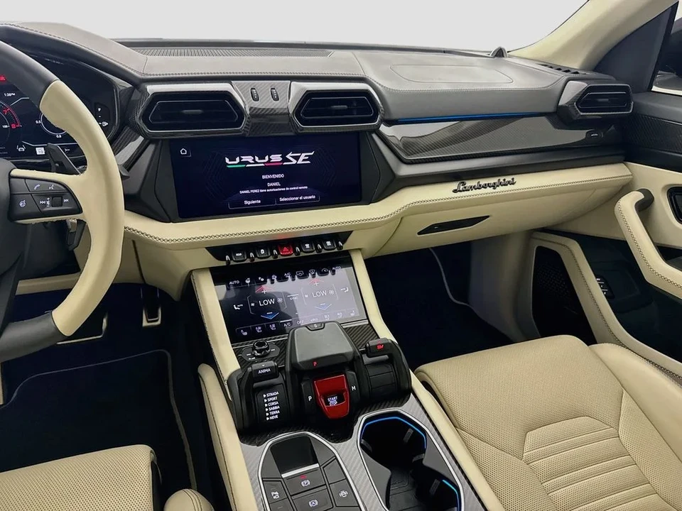 2025 Lamborghini Urus SE - Image 25 of 31