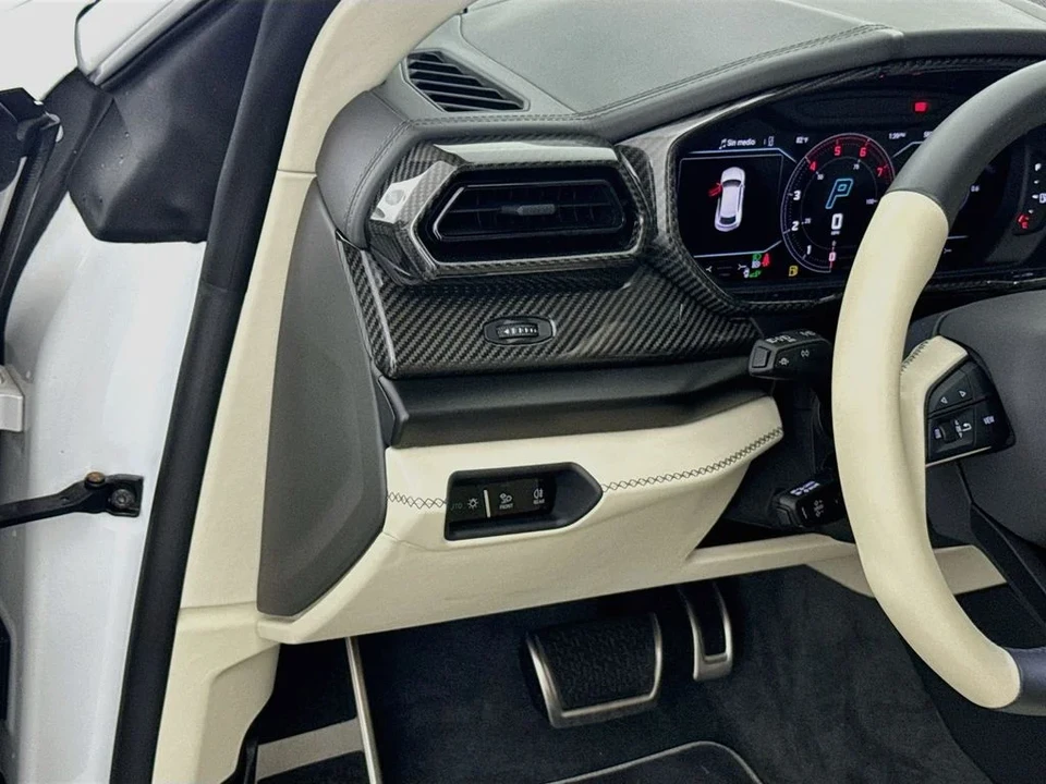 2025 Lamborghini Urus SE - Image 10 of 31