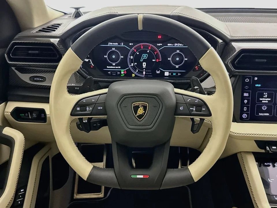 2025 Lamborghini Urus SE - Image 11 of 31