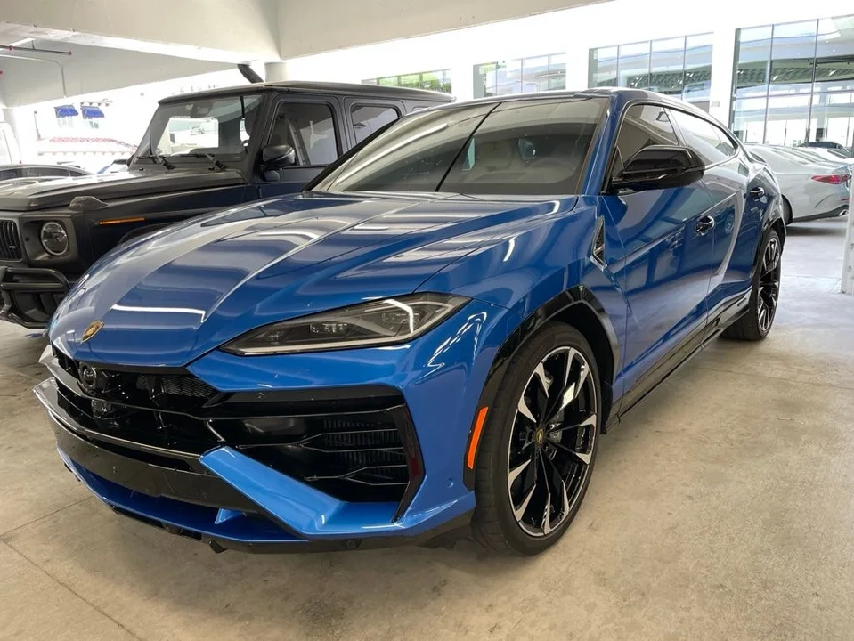 2025 Lamborghini Urus SE - Image 3 of 4