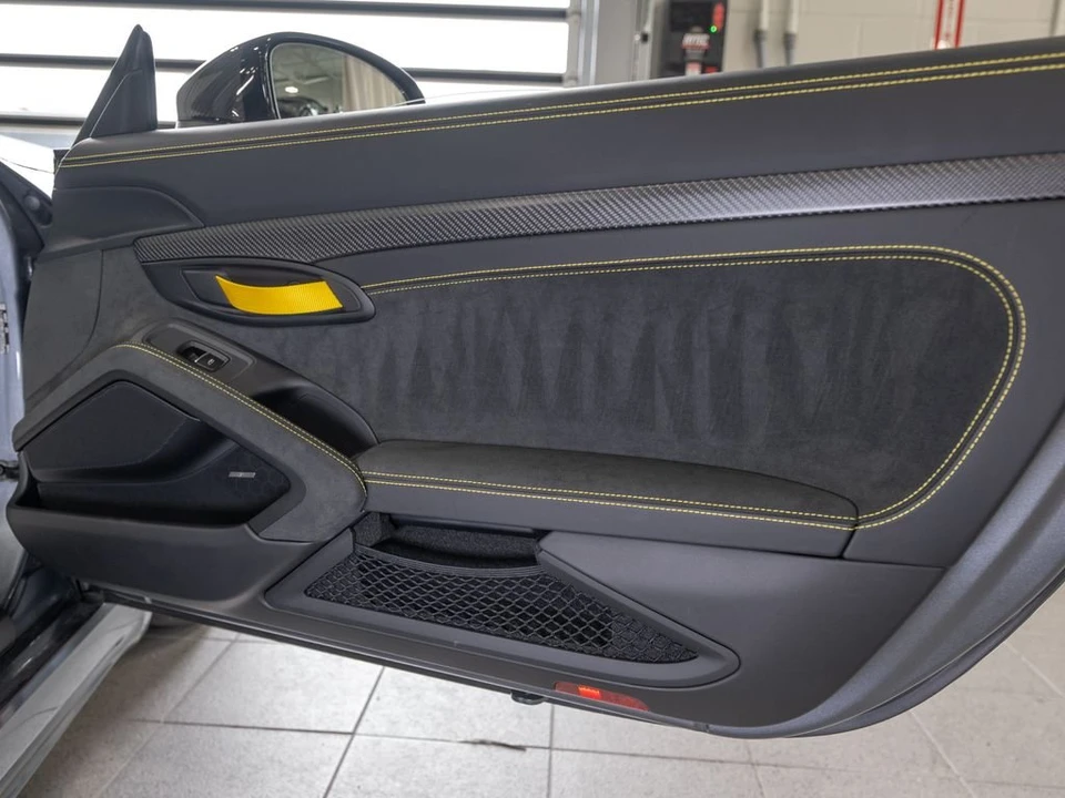 2025 Porsche 718 Boxster Spyder RS - Image 21 of 31