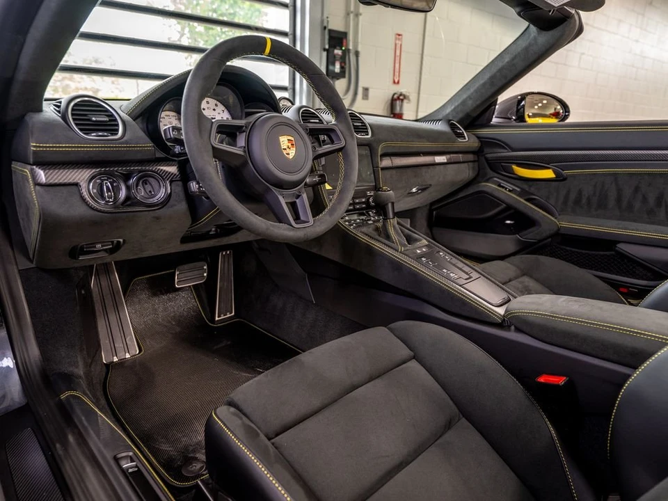 2025 Porsche 718 Boxster Spyder RS - Image 28 of 31