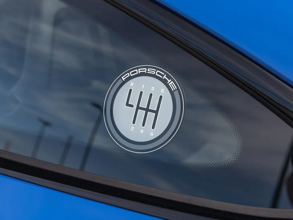 2025 Porsche 992 Carrera - Image 11 of 31
