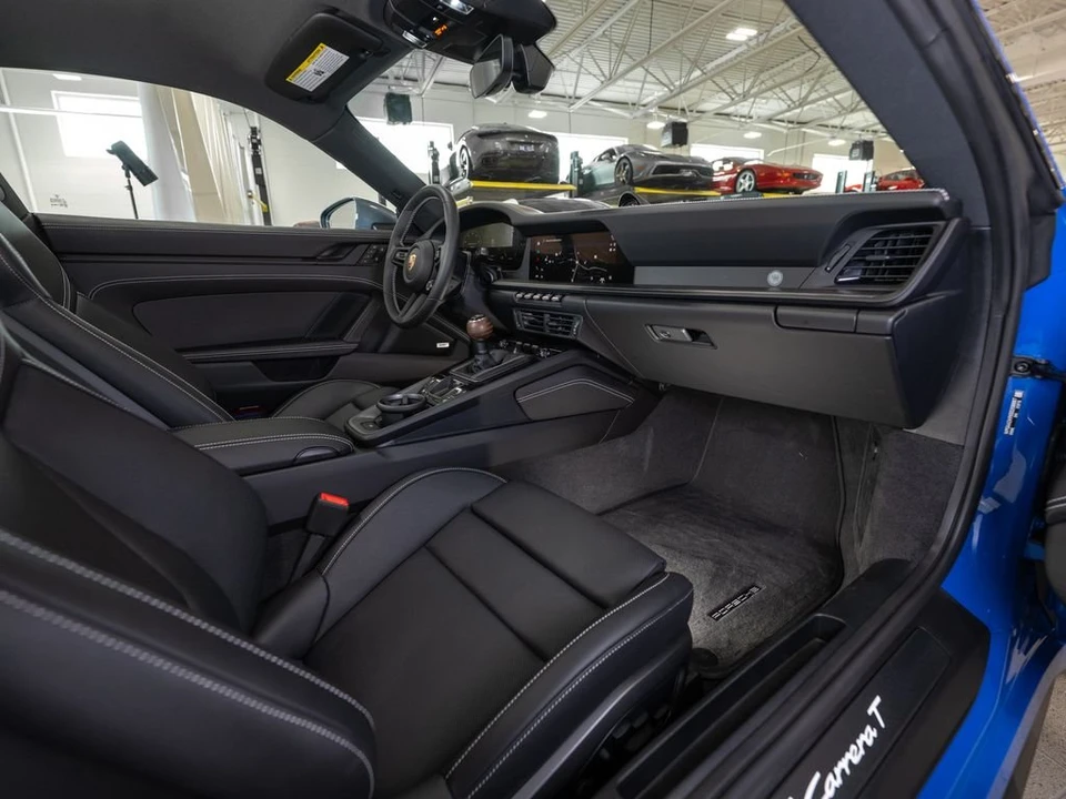 2025 Porsche 992 Carrera - Image 21 of 31