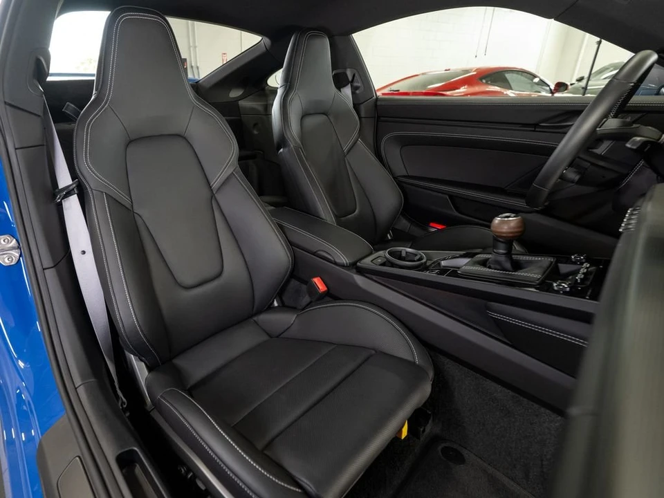 2025 Porsche 992 Carrera - Image 18 of 31