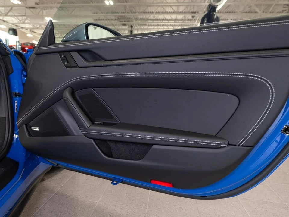 2025 Porsche 992 Carrera - Image 19 of 31
