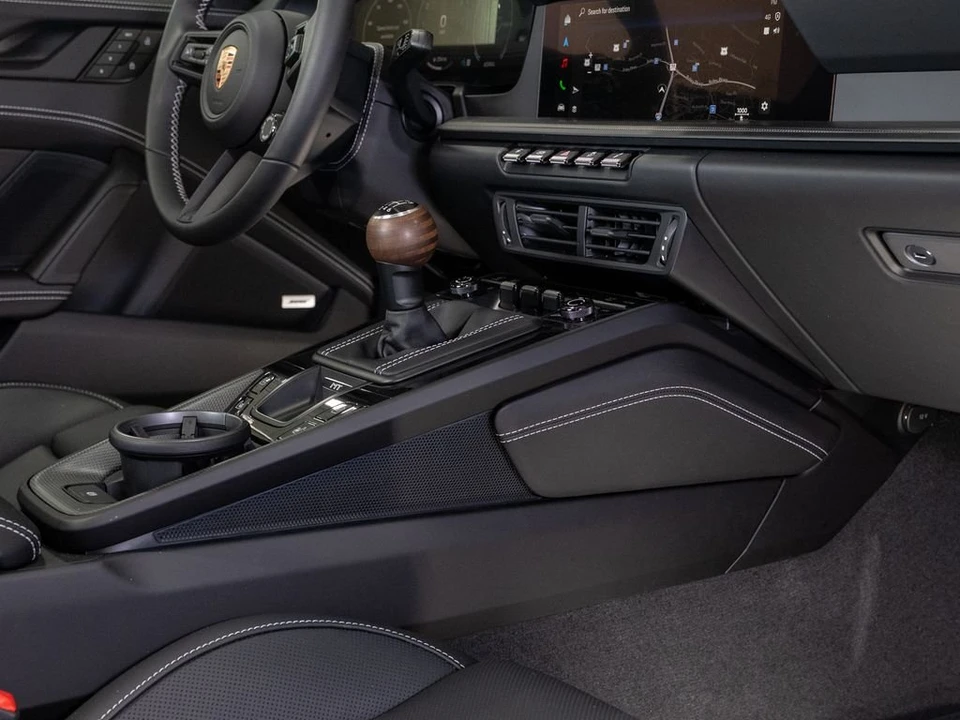 2025 Porsche 992 Carrera - Image 22 of 31