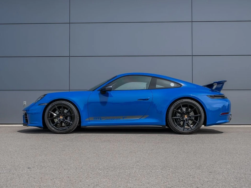 2025 Porsche 992 Carrera - Image 10 of 31