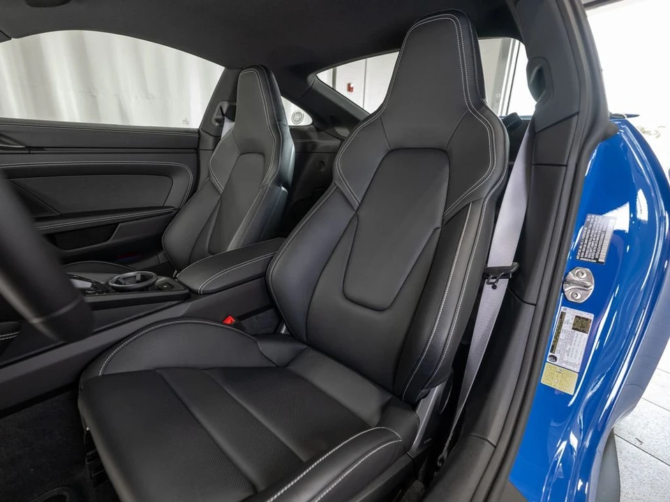 2025 Porsche 992 Carrera - Image 15 of 31