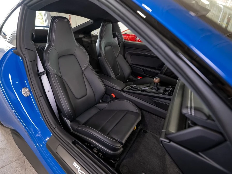 2025 Porsche 992 Carrera - Image 17 of 31
